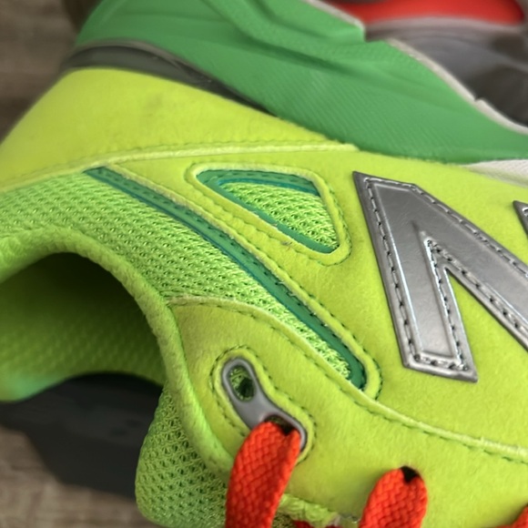 New Balance  990v4 ‘Festive’ big kids/grade school sneakers - Picture 11 of 12